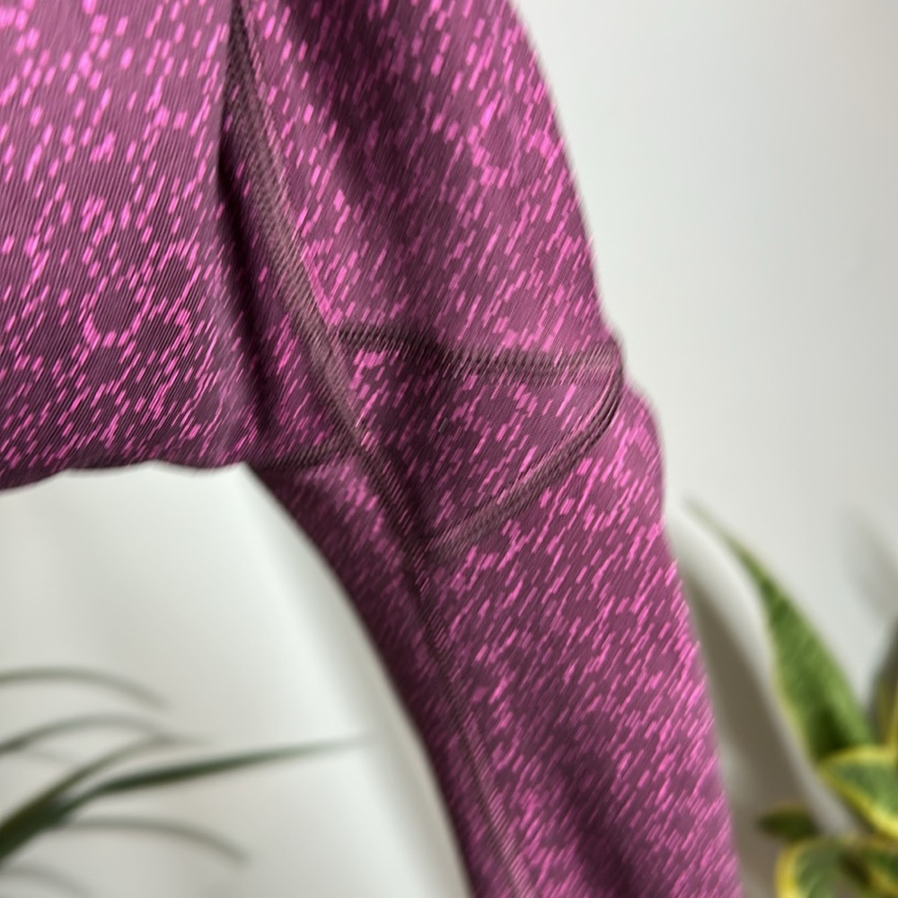 157. Lululemon Sweaty Endeavor Tight
Star Pixel Raspberry Bordeaux Drama - Picture 11 of 12